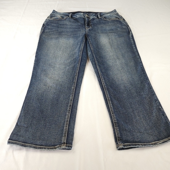 Maurices Blue Denim Jean Capris Size 11/12 - Picture 3 of 7